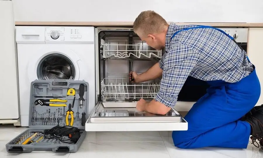 Sapanca Beko servisi teknisyen ekibi beyaz eşya tamiri yaparken